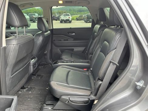 Used 2022 Nissan Pathfinder SL w/ SL Premium Package FWD image 7