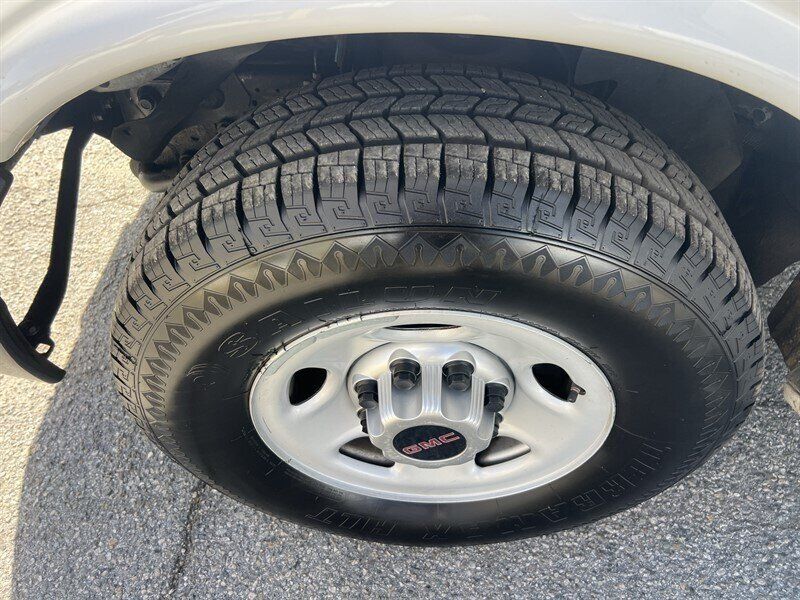 Used 2013 GMC Savana 2500 RWD image 22