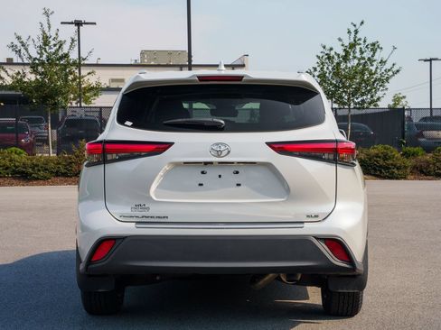 Used 2023 Toyota Highlander XLE FWD image 7