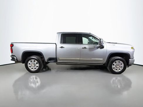 Used 2025 Chevrolet Silverado 2500 High Country w/ Technology Package AWD/4WD image 5