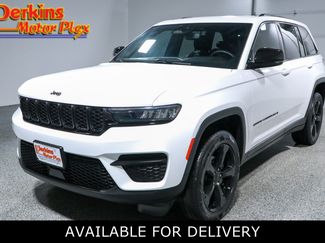 Used 2023 Jeep Grand Cherokee Altitude AWD/4WD video 1