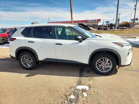 Used 2024 Nissan Rogue S image 5