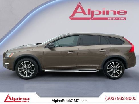 Used 2018 Volvo V60 T5 Cross Country image 2