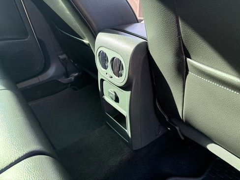 Used 2013 Volkswagen Tiguan S image 32