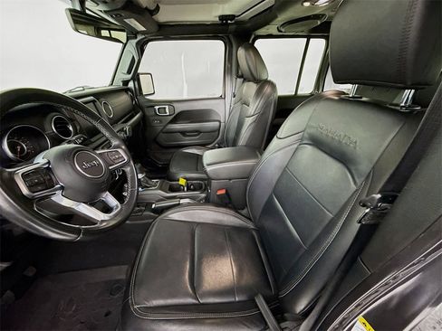 Used 2019 Jeep Wrangler Unlimited Sahara image 5