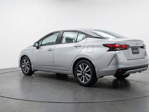 Used 2025 Nissan Versa SV image 5