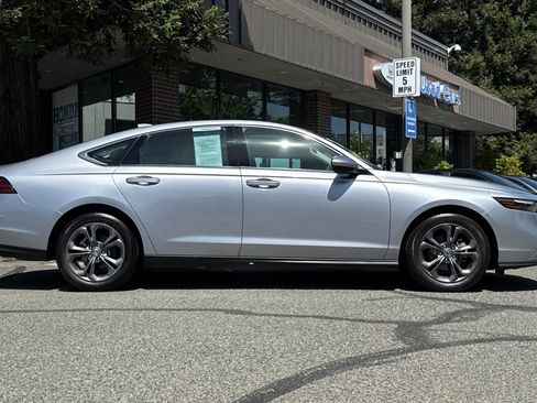 Used 2023 Honda Accord EX image 3
