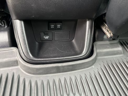Used 2018 Toyota Highlander Limited w/ Carpet Mat Package (TMS) AWD/4WD image 27