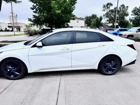 Used 2021 Hyundai Elantra SEL FWD image 1