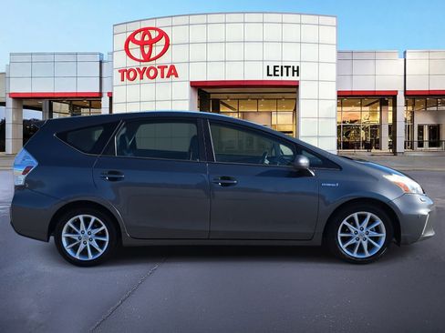 Used 2014 Toyota Prius V Five image 4