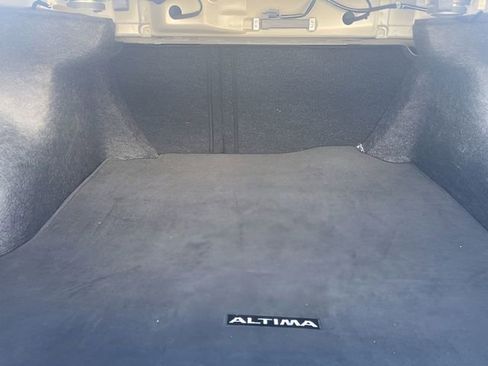 Used 2025 Nissan Altima 2.5 SV image 11