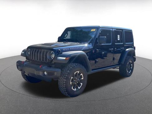 Used 2025 Jeep Wrangler Unlimited Rubicon AWD/4WD image 4