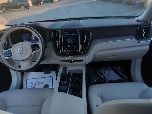 Used 2023 Volvo XC60 B5 Plus image 54