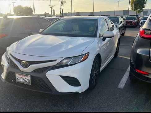 Used 2019 Toyota Camry SE image 1