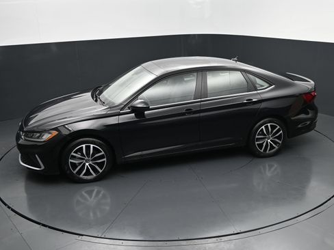 Used 2026 Volkswagen Jetta SE FWD image 27