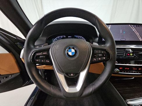 Used 2023 BMW 530e xDrive w/ Convenience Package image 10