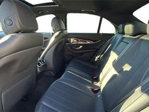 Used 2017 Mercedes-Benz E 300 4MATIC image 5