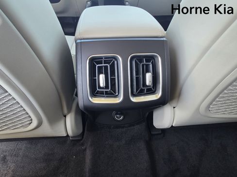 New 2025 Kia Sorento S image 13