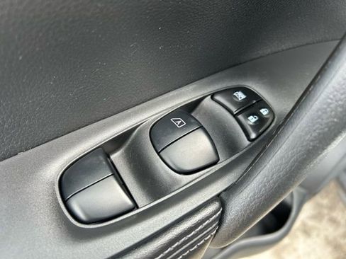 Used 2020 Nissan Rogue SV image 27