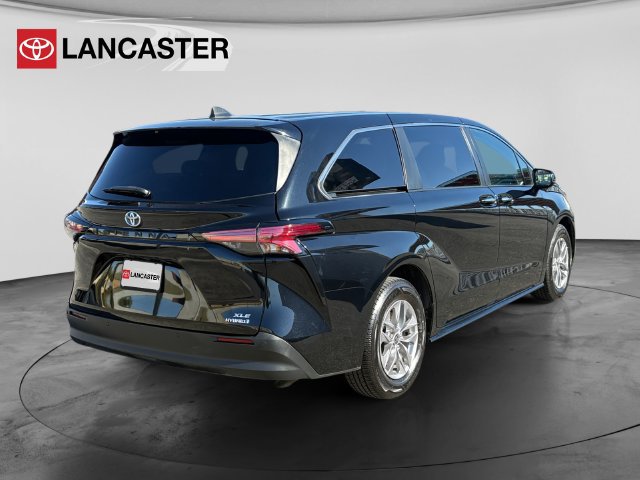 Certified 2022 Toyota Sienna XLE FWD image 7
