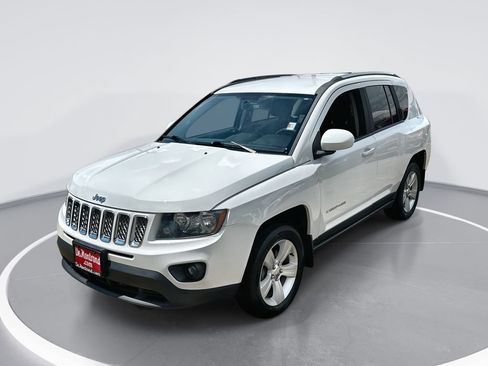 Used 2014 Jeep Compass Latitude FWD image 1