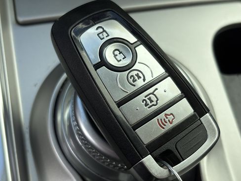 Used 2020 Ford Explorer Limited image 34