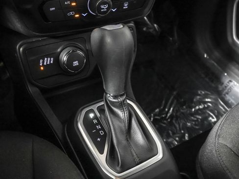 Used 2018 Jeep Renegade Latitude w/ Safety & Security Group AWD/4WD image 31