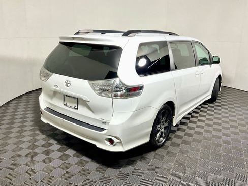 Used 2012 Toyota Sienna SE image 11