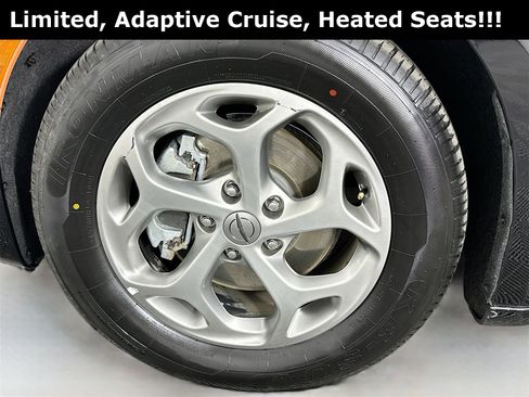 Used 2024 Chrysler Pacifica Limited image 34