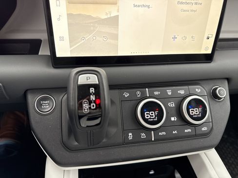 Used 2025 Land Rover Defender 110 S image 11