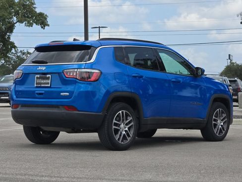 Used 2018 Jeep Compass Latitude w/ Popular Equipment Group FWD image 5