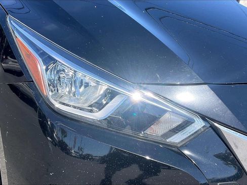 Used 2021 Nissan Versa S FWD image 29