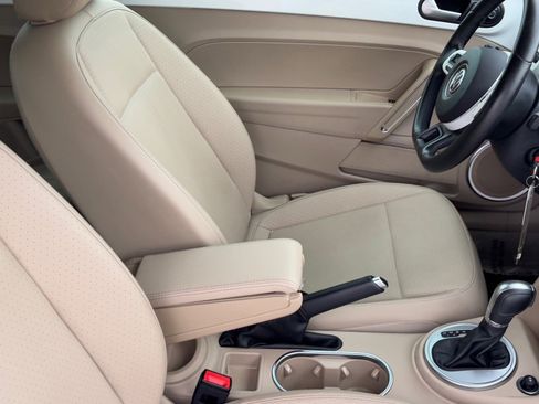 Used 2016 Volkswagen Beetle 1.8T SE w/ Lighting Package image 12