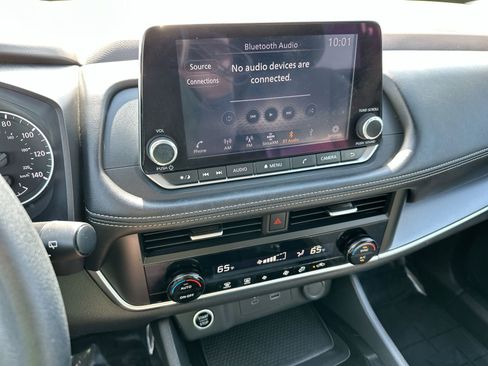 Used 2023 Nissan Rogue SV FWD image 16