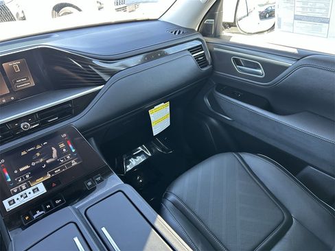 New 2026 INFINITI QX80 Luxe image 20