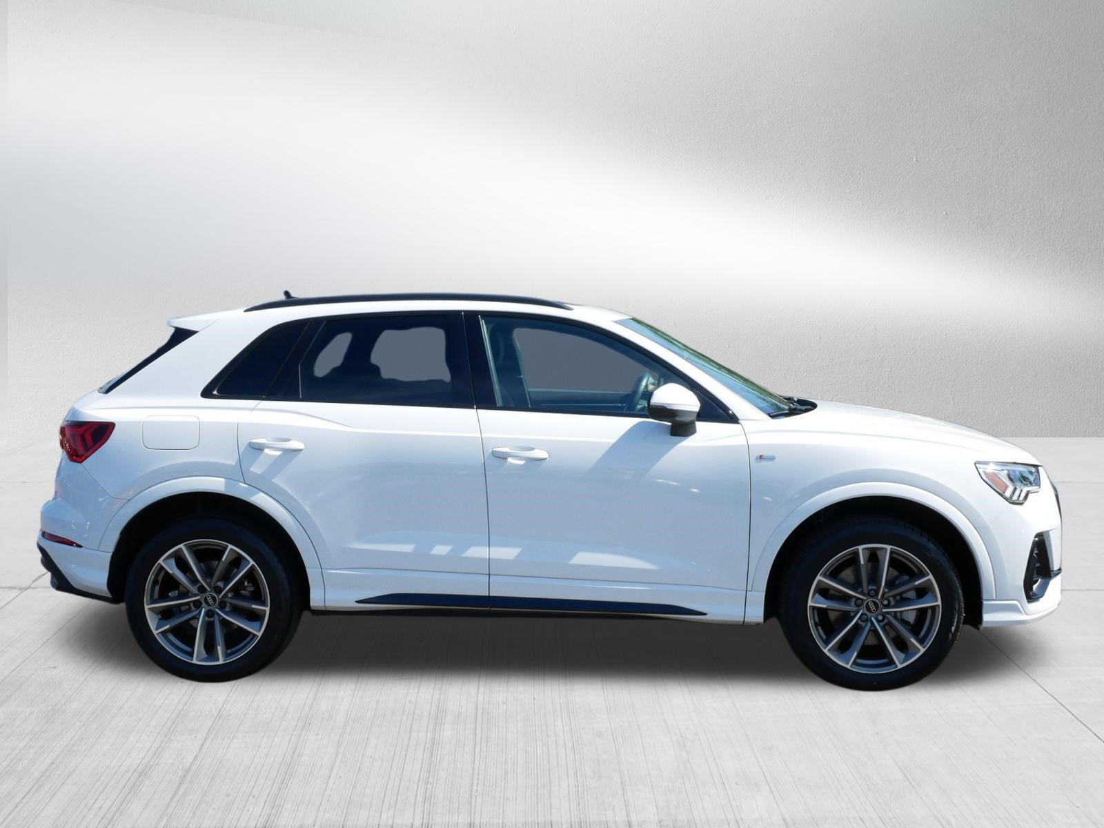 Used 2023 Audi Q3 2.0T Premium Plus w/ Premium Plus Package AWD/4WD image 8