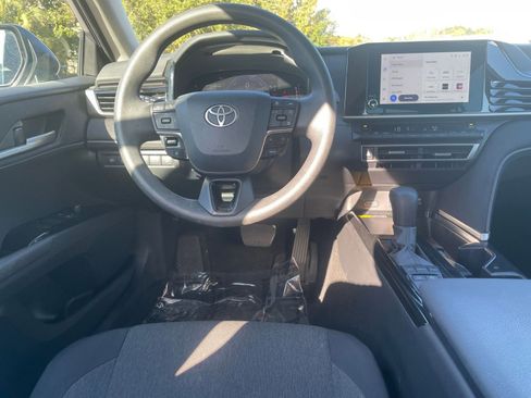 Used 2025 Toyota Camry LE image 32
