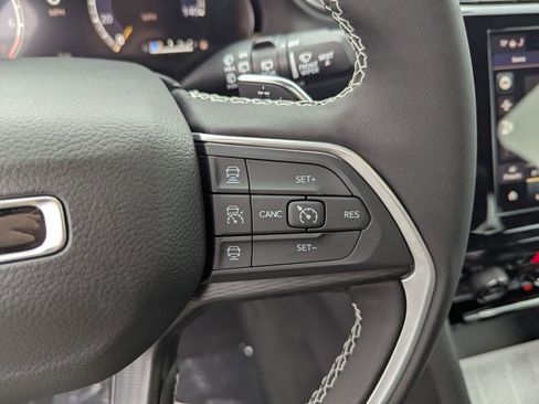 New 2025 Jeep Grand Cherokee L Altitude image 11