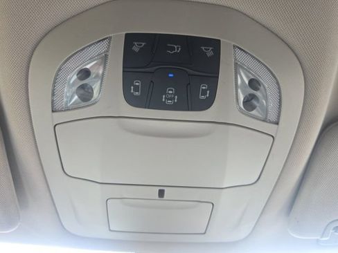 Used 2023 Chrysler Pacifica Touring-L FWD image 31