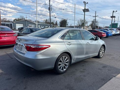 Used 2017 Toyota Camry XLE image 7
