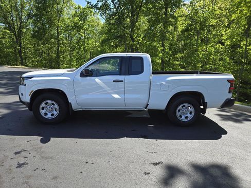 Used 2024 Nissan Frontier S RWD image 5