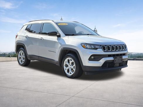 Used 2024 Jeep Compass Latitude AWD/4WD image 30