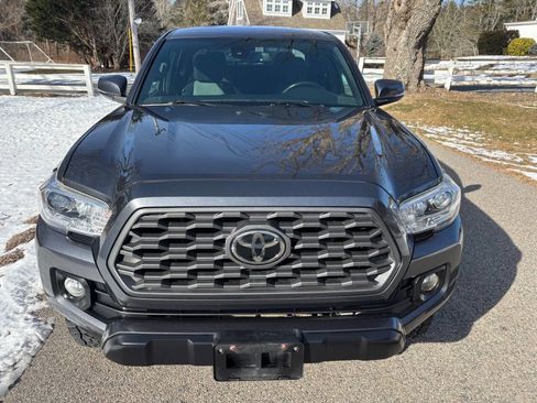 Used 2020 Toyota Tacoma TRD Off-Road w/ Technology Package image 10