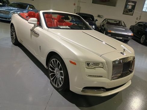 Used 2018 Rolls-Royce Dawn image 2
