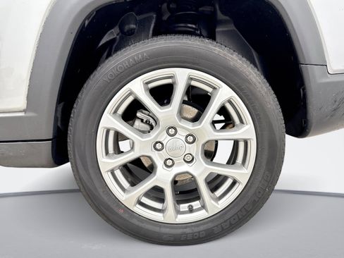 Used 2022 Jeep Compass Latitude image 25