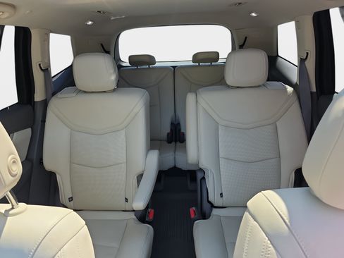 Used 2020 Cadillac XT6 Premium Luxury FWD image 32
