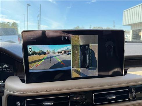 Used 2021 Lincoln Nautilus Reserve w/ Equipment Group 201A image 8