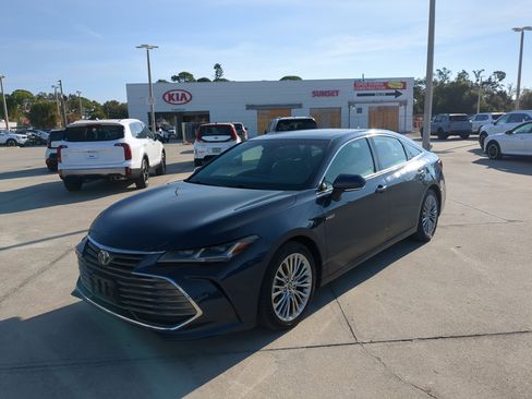 Used 2019 Toyota Avalon Limited w/ Preferred Accessory Package image 7