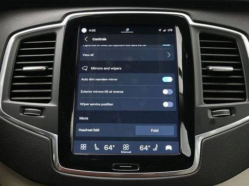 Used 2024 Volvo XC90 B5 Core w/ Protection Package Premier image 18