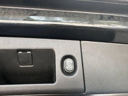 Used 2019 Chevrolet Tahoe LT AWD/4WD image 32